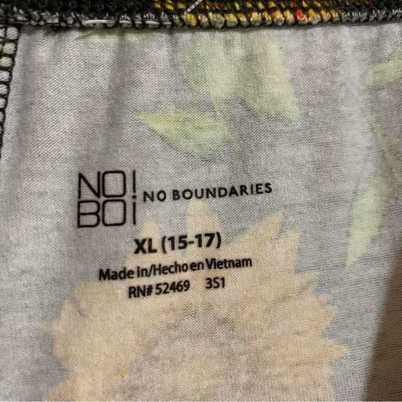 No Boundaries Sunflower Design Ankle Leggings. Size XL (15-17) - Picture 4 of 9